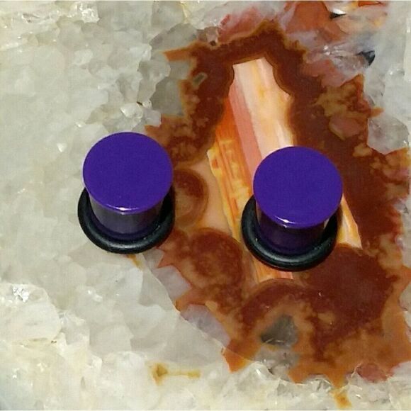 00g Purple Acrylic Gauge Plugs - Picture 1 of 4